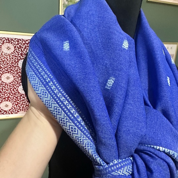 Elegant Blue Oversized Scarf with Pattern 😻 - Picture 3 of 4